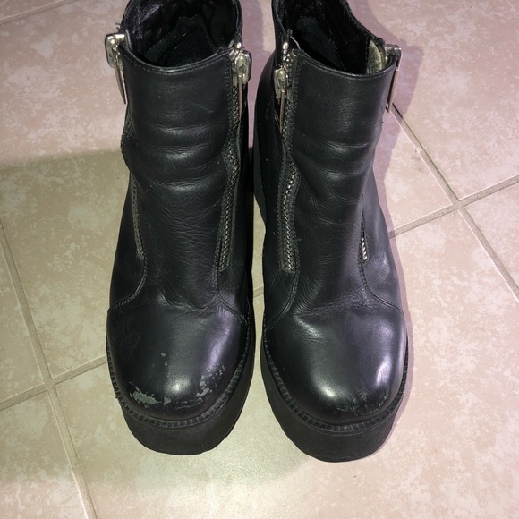 SOLD 🖤 UNIF Daria Boots - Picture 2 of 7